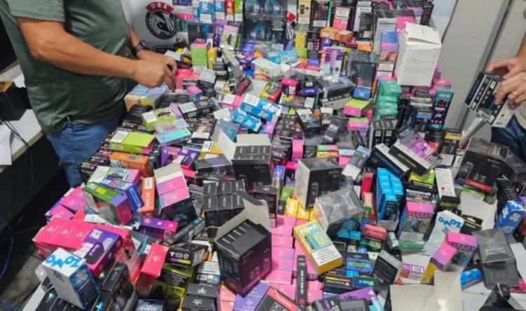​Operação contra contrabando resulta na apreensão de quase 2 mil cigarros eletrônicos em Campina Grande