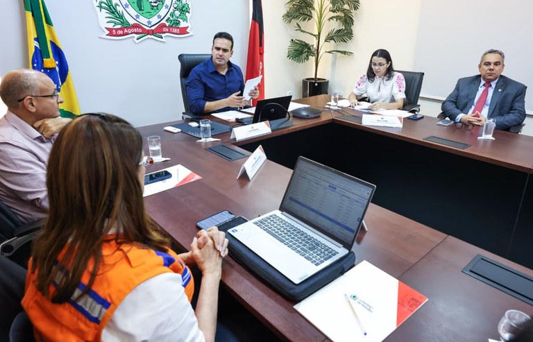 Lucas Ribeiro se reúne com prefeitos e anuncia mais R$ 17,7 milhões para municípios atingidos pelas chuvas