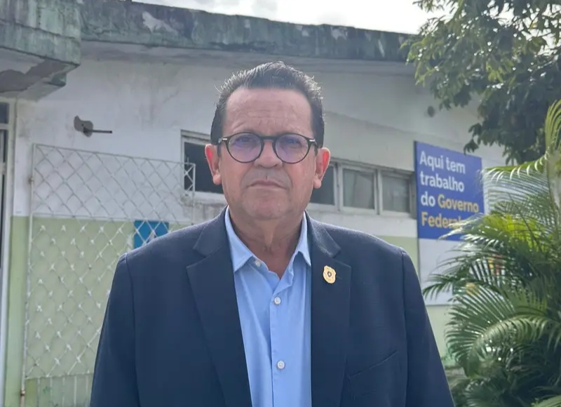 Olimpio constata extrema precariedade em posto de saúde com placa de obra que deveria ter sido concluída em 2025