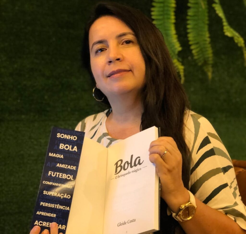 ​Dos gramados para as páginas: treinadora Gleide Costa estreia na literatura infantojuvenil
