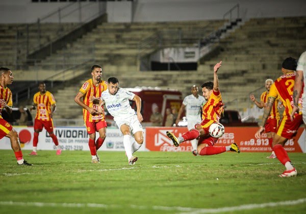 Serra Branca vence a Juazeirense e constrói ótima vantagem na Série D