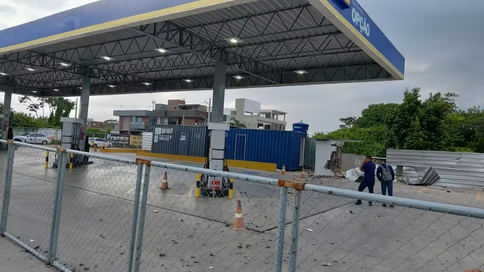 Posto de combustíveis é alvo de explosão e tiros durante a madrugada em João Pessoa