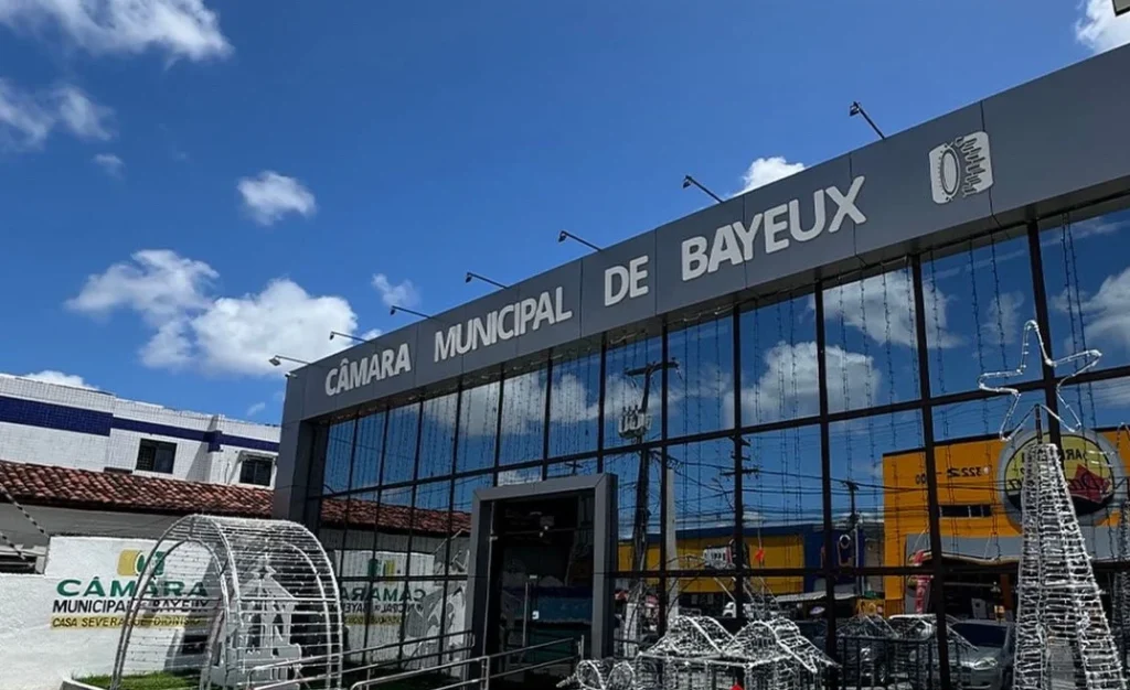 Confusão na câmara de Bayeux resulta em agressões e intervenção policial