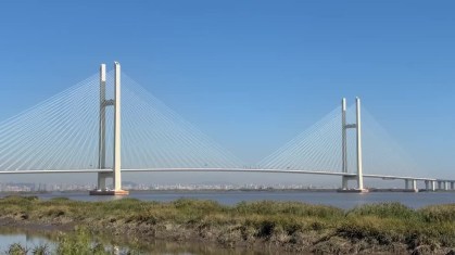 中朝新鸭绿江公路大桥在经历十余年等待后正式开通