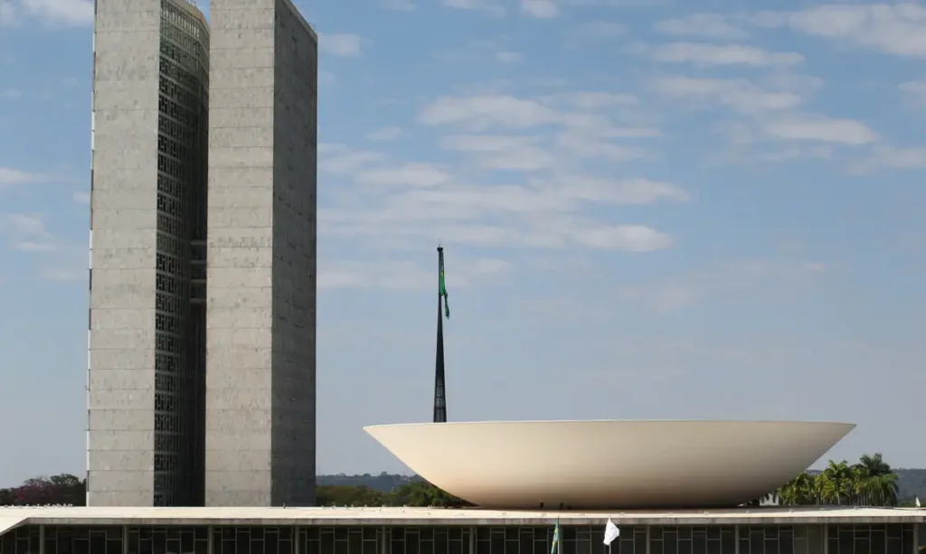 Câmara dos Deputados aprova ampliação do faturamento do MEI e anistia para dívidas